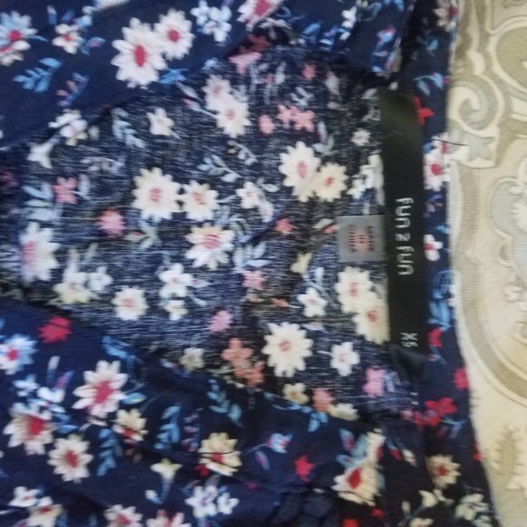 Flower-patterned blouse - Picture 2 of 3